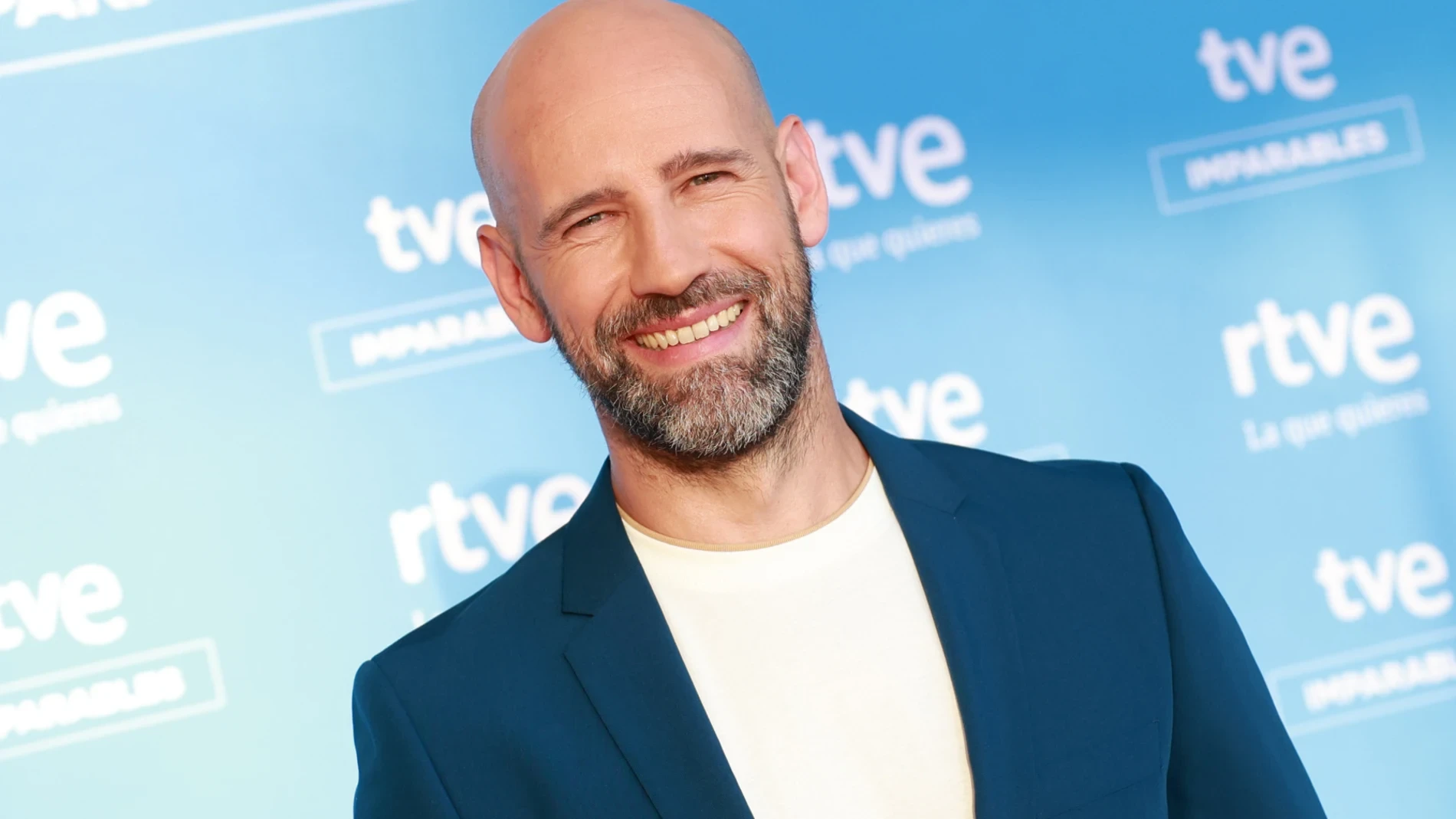 Gonzalo Miró lidera 'La cena de los idiotas' de la televisión pública