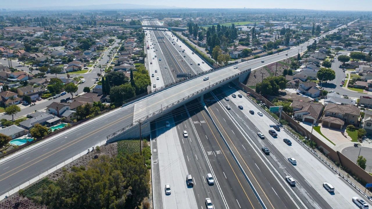 La administración Trump sanciona con 40 millones de dólares a California por no exigir a los camioneros el conocimiento del inglés