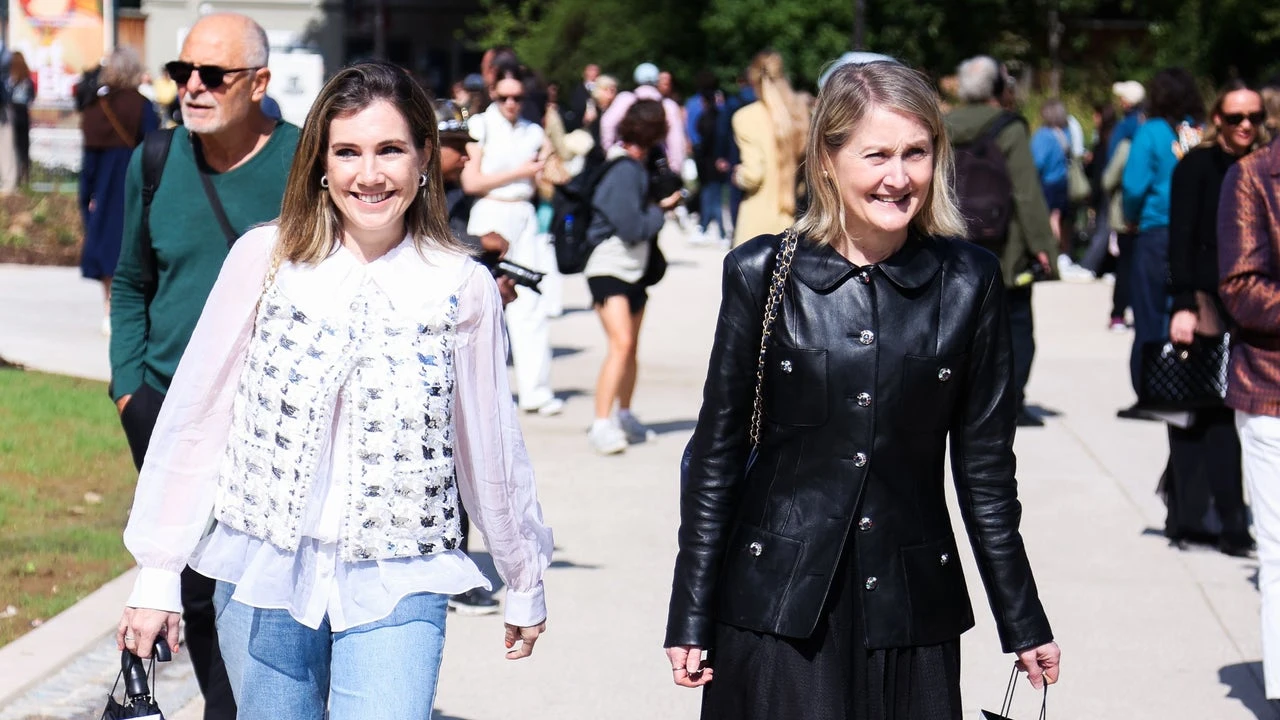 Cómo combinar los vaqueros anchos: 5 looks de oficina sin perder la elegancia
