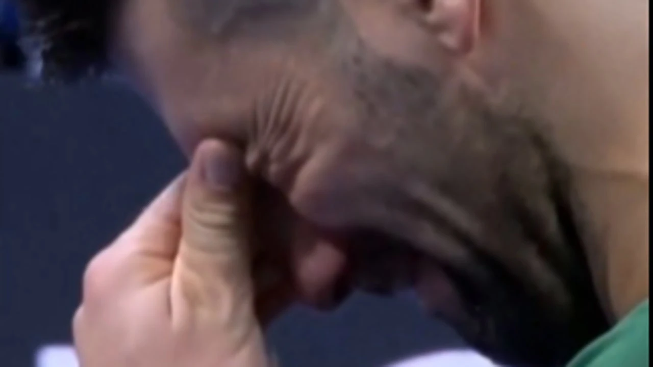 La dolorosa imagen de Novak Djokovic entre lágrimas: 