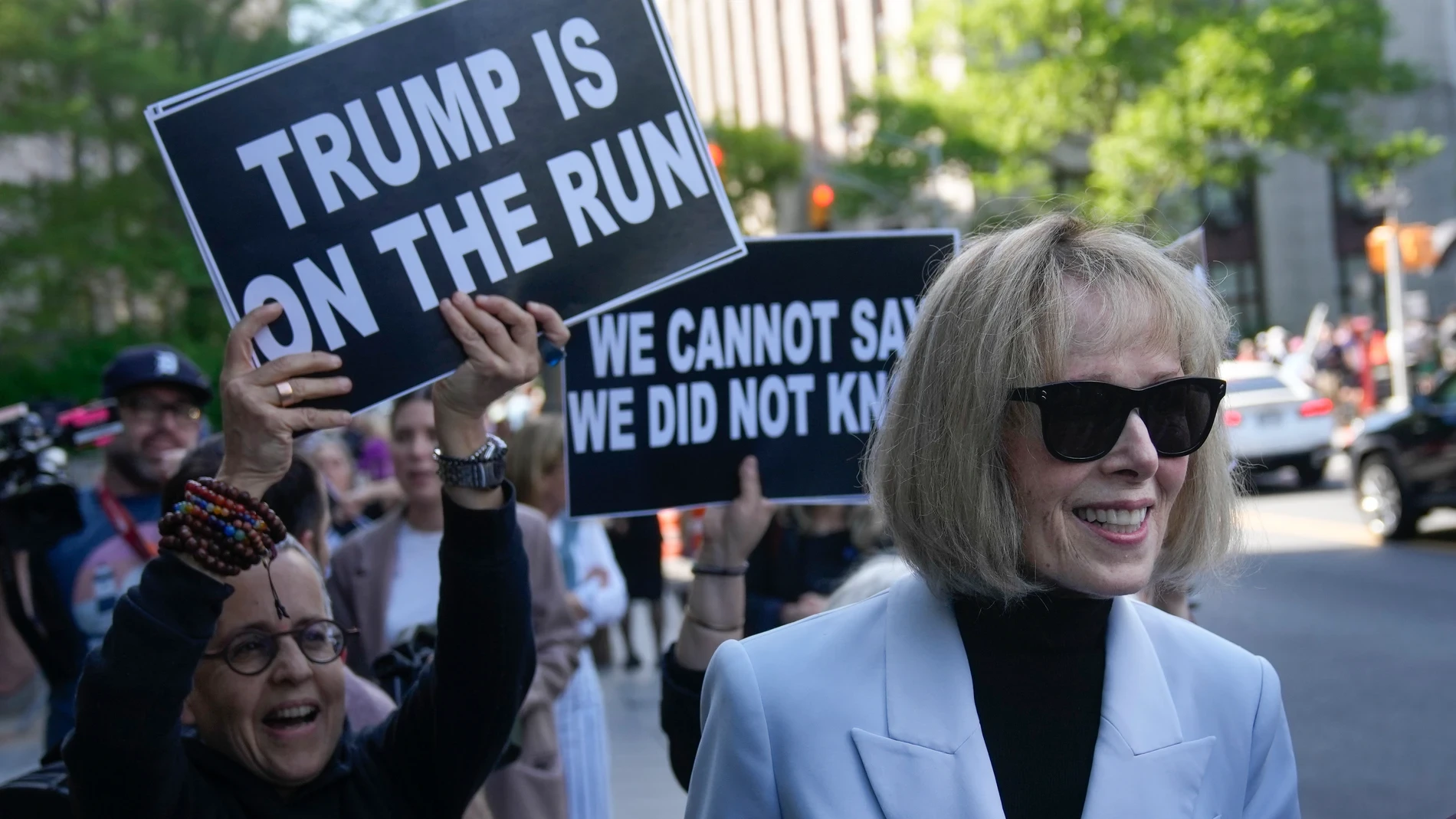 La Administración Trump abre una investigación contra la escritora que lo acusó de agresión sexual