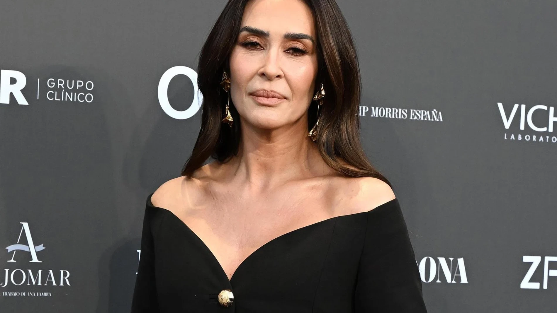 Vicky Martín Berrocal eleva la elegancia eterna con la chaqueta negra de su firma que ya es el look más sofisticado de la temporada