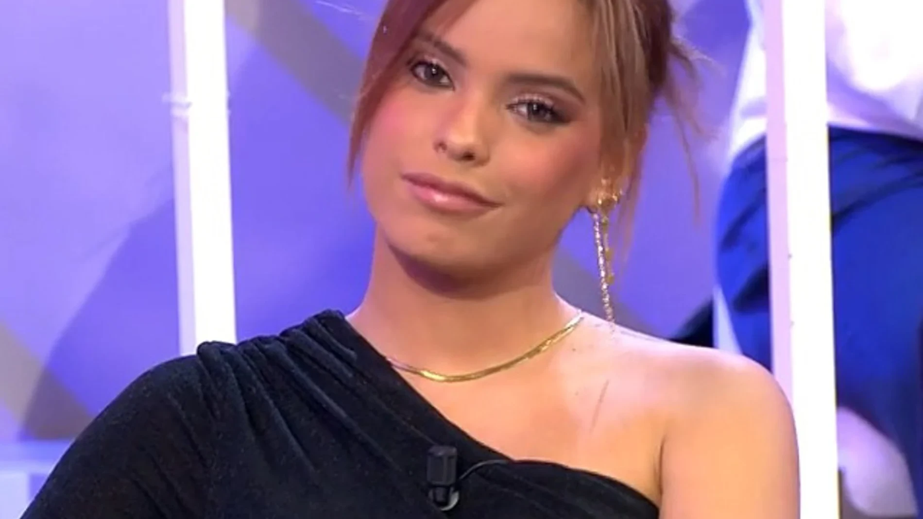 El inesperado topless de Gloria Camila que ha sorprendido a su casto padre