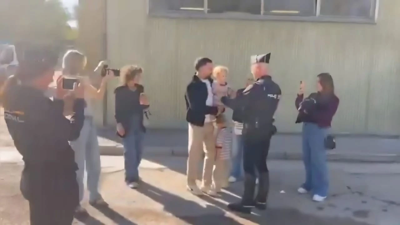 El emotivo homenaje al padre de Carvajal por su jubilación en la Policía Nacional