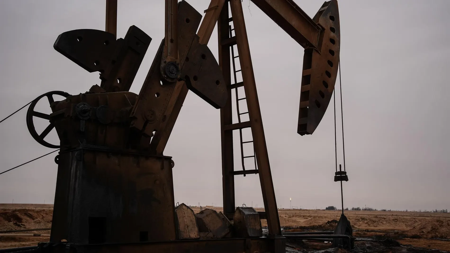 Las inversiones en petróleo retrocederán un 12% en 2026 pese al subidón de precios por la guerra en Irán