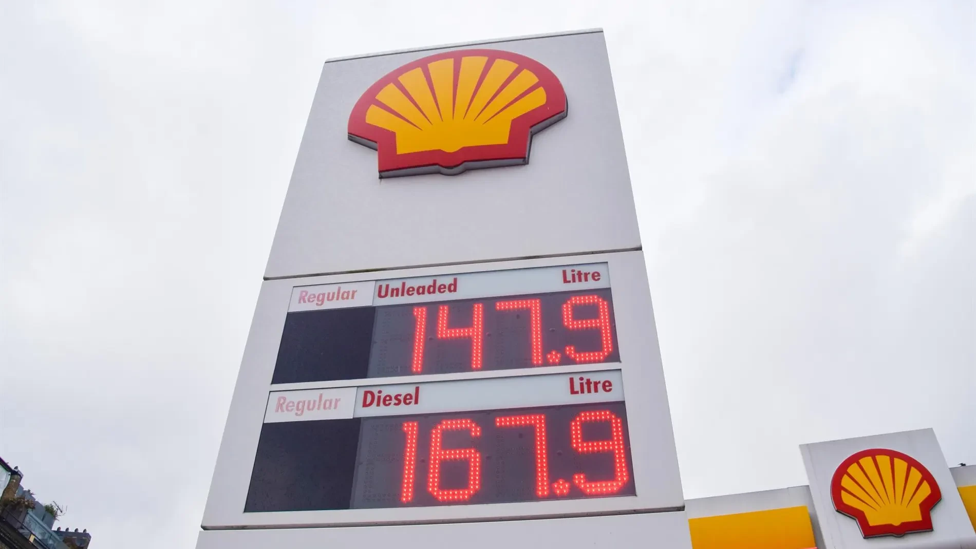 Reino Unido endurecerá las sanciones al combustible ruso de forma gradual ante la crisis en Ormuz