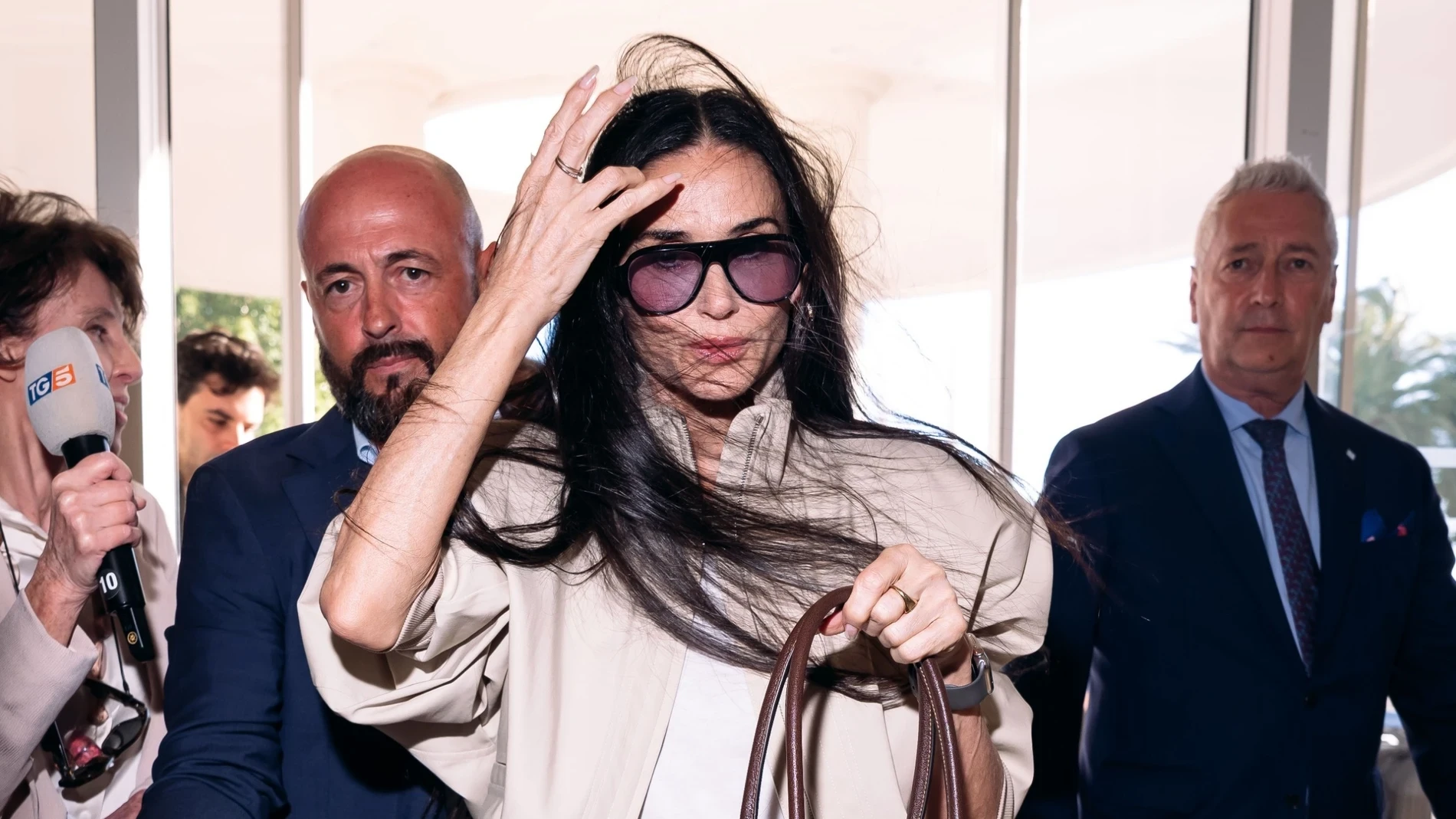 7 looks de famosas que van a ser tu inspiran para la oficina esta semana