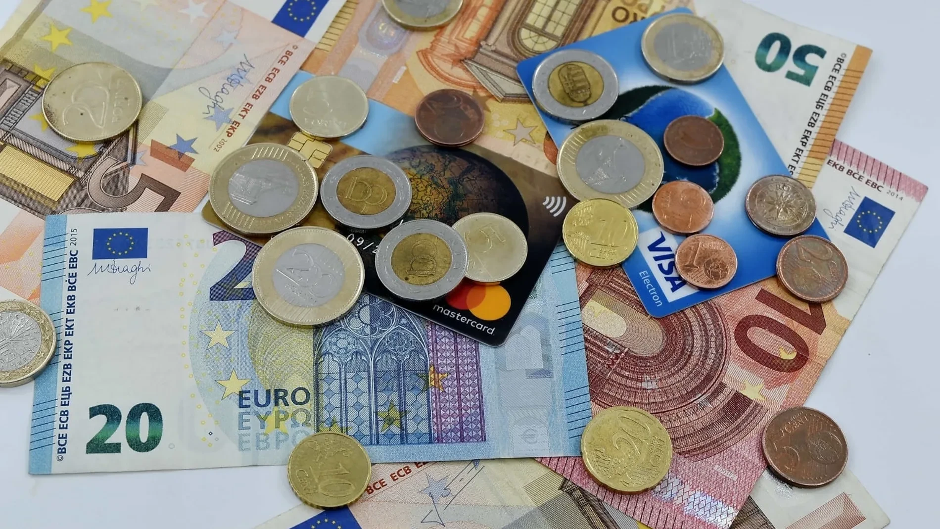 El truco para ahorrar casi 500 euros al mes: la regla de los 30 días