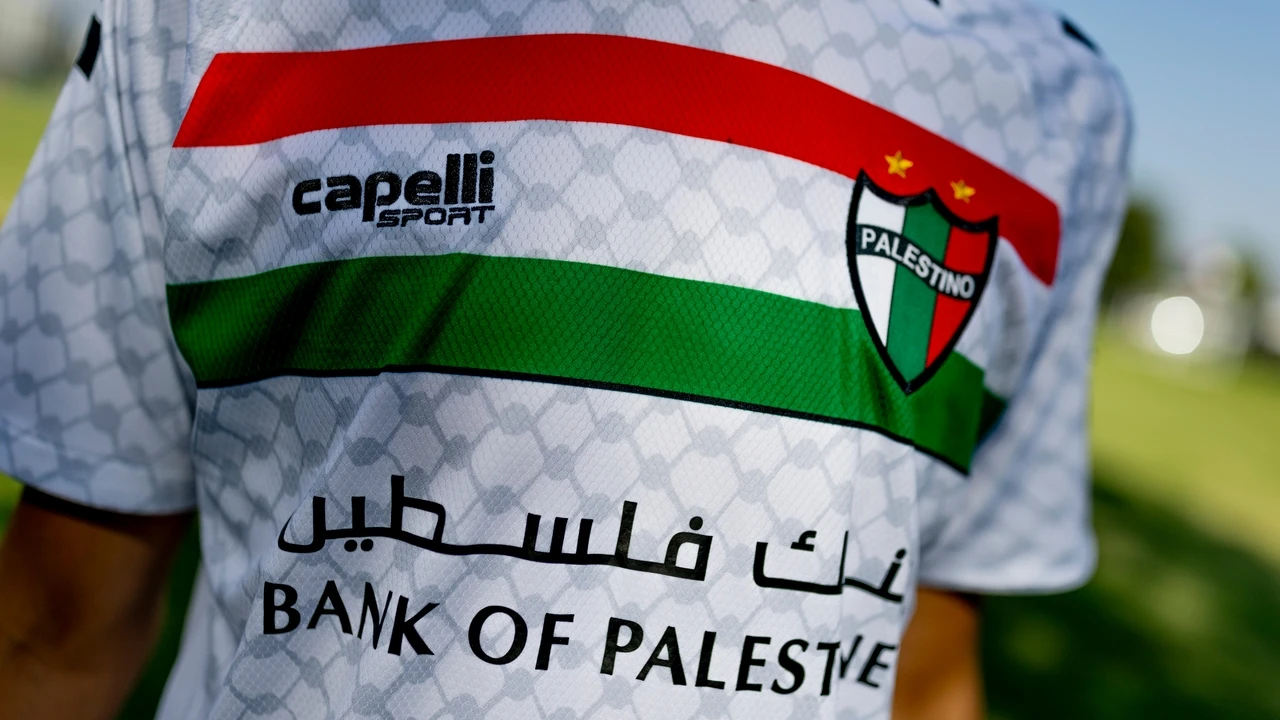 El Club Deportivo Palestino revienta el mercado de camisetas futboleras