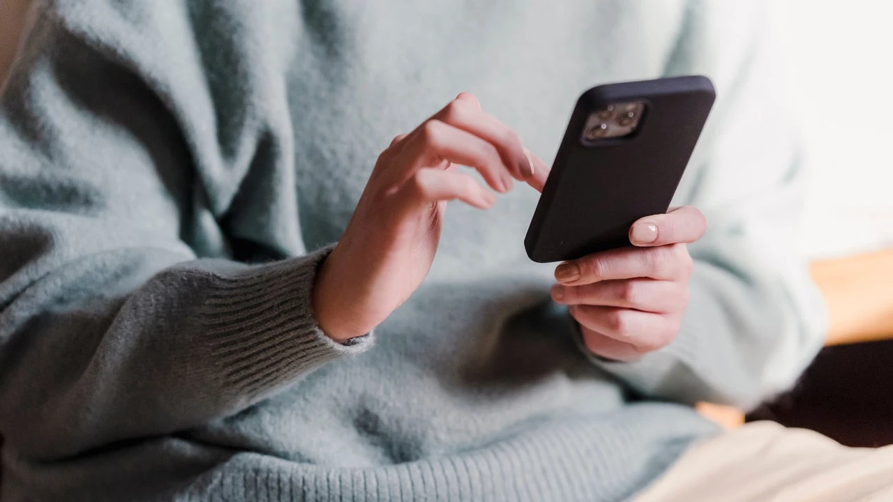 ¿Qué significa mirar el móvil cada diez minutos? El verdadero problema de la adicción al teléfono