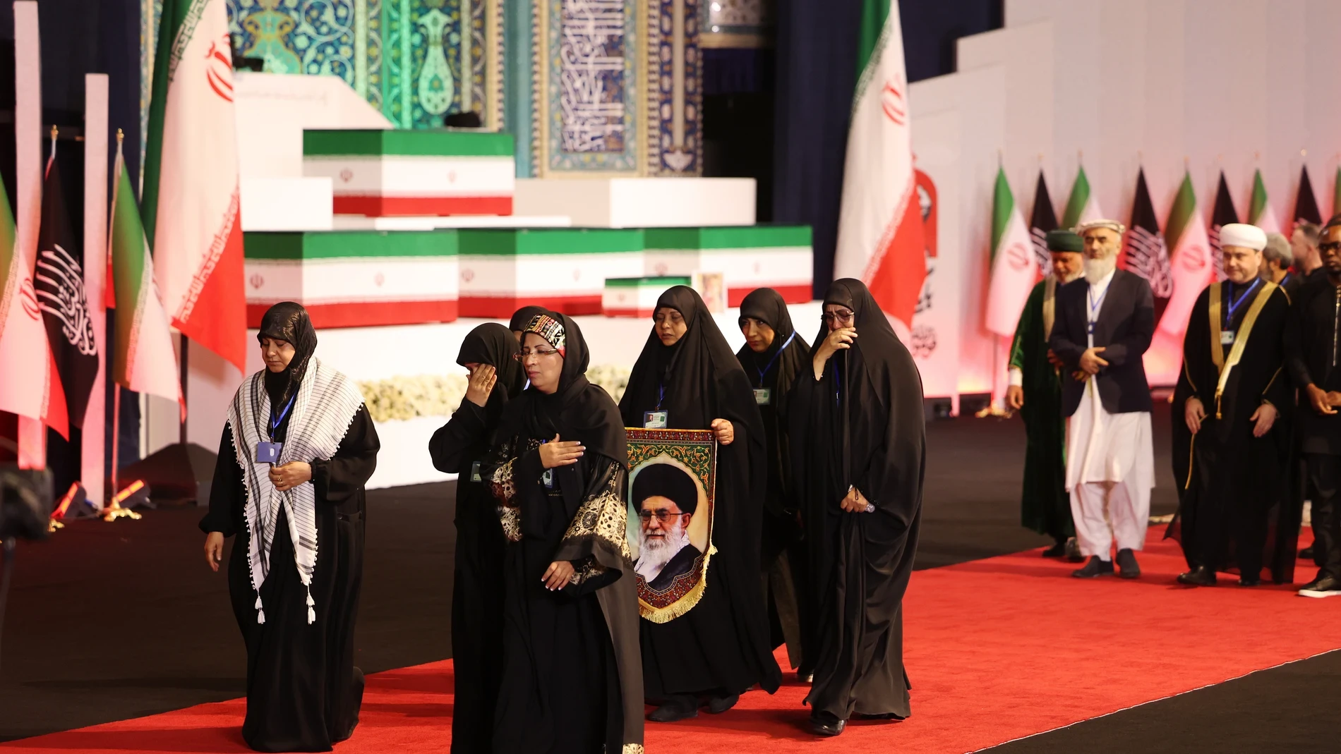 Irán se reinventa sobre las cenizas del líder supremo