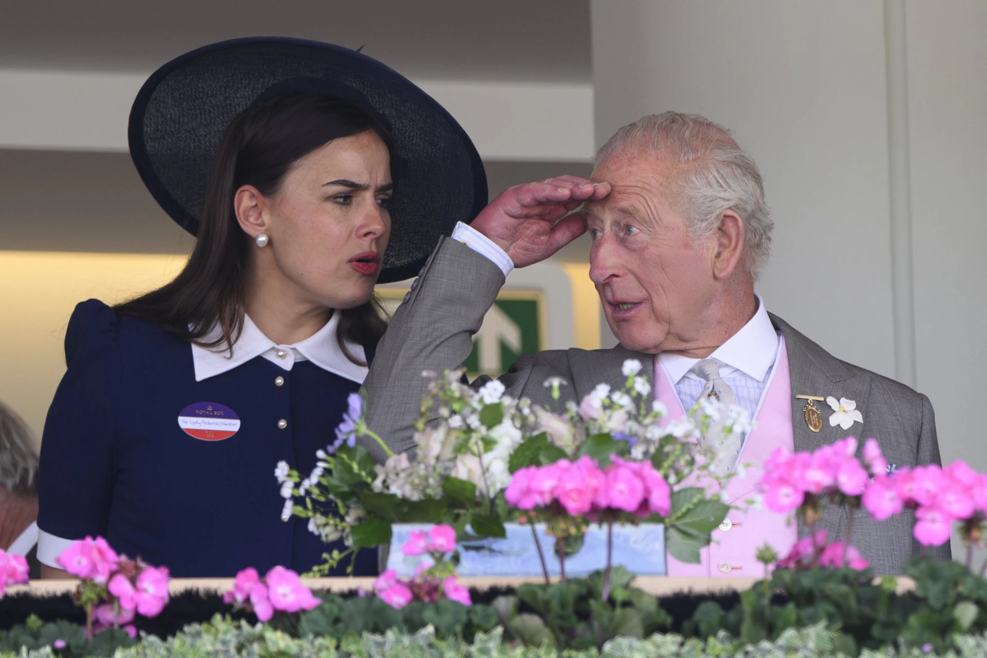 Un miembro de la familia real reconoce que el “infierno absoluto” reina en Buckingham