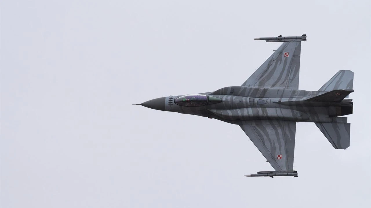 Polonia despliega cazas, cierra temporalmente su espacio aéreo y activa sus sistemas de defensa ante Rusia