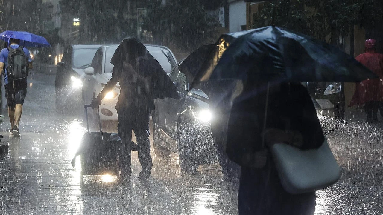 Repasar vías de escape y preparar un kit de emergencia: cómo actuar ante un episodio de fuertes lluvias