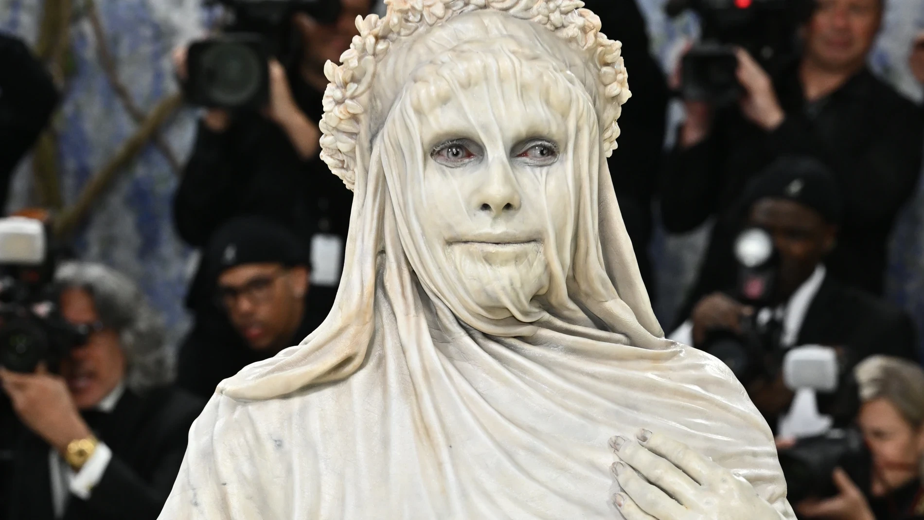 Heidi Klum rompe la Met Gala 2026: de mujer a escultura viva en el look más impactante y viral de la noche