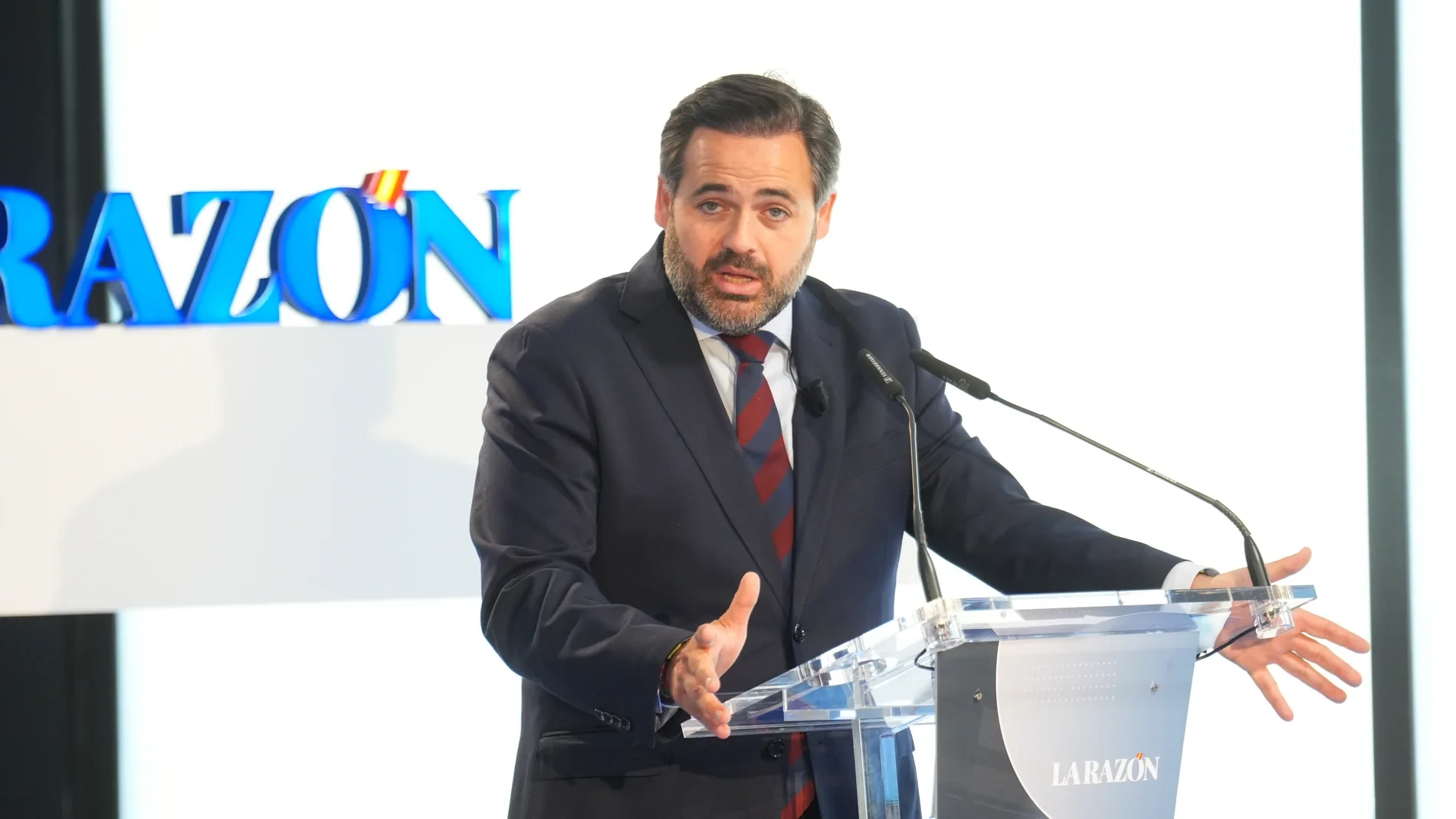 «De qué sirve que Page esté en contra de Sánchez si luego le apoya en el Congreso»