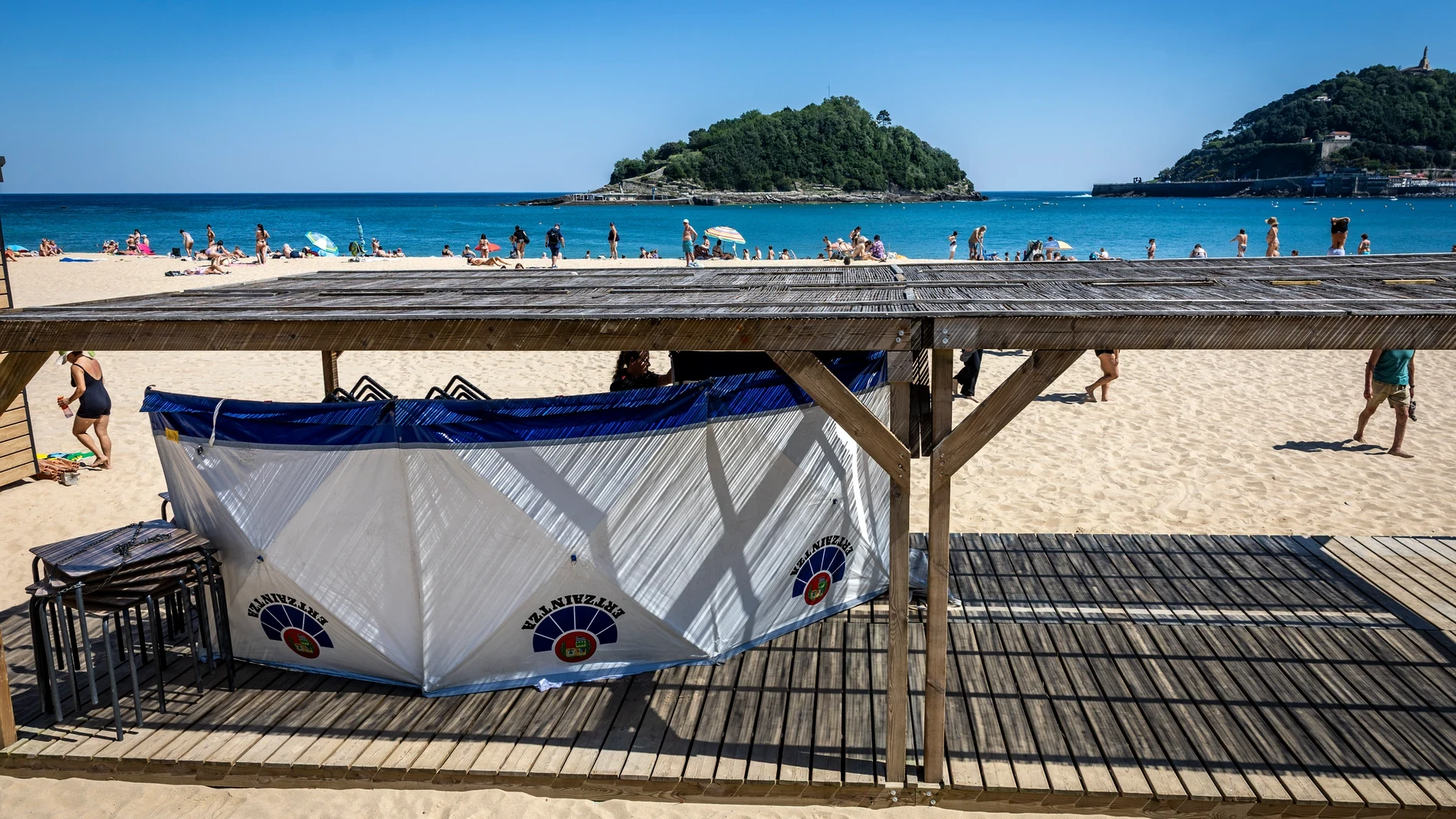 Muere un hombre en la playa de Ondarreta en San Sebastián