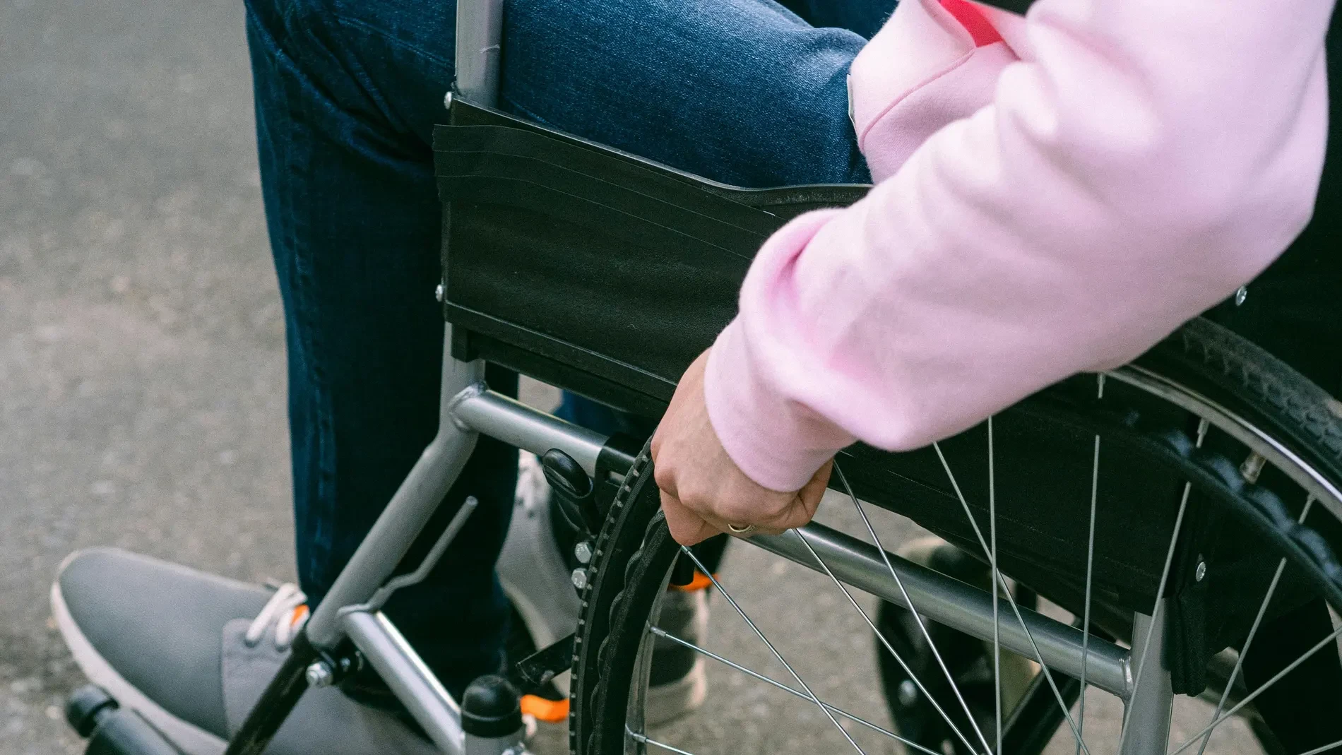 La DGT permitirá a los conductores con discapacidad que viajan solos ir por el Bus-VAO de la A-2