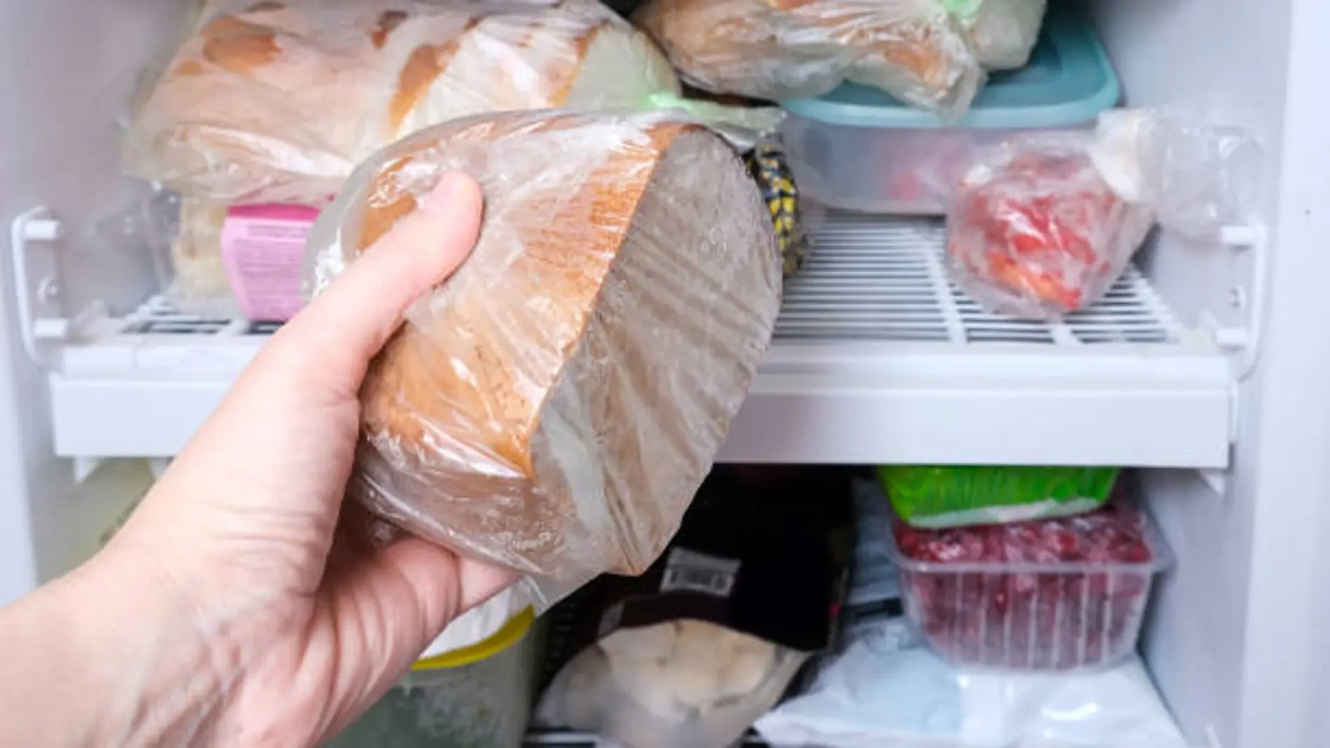 ¿Es mejor congelar el pan antes de comerlo? Cómo afecta a tu cuerpo sin que lo notes