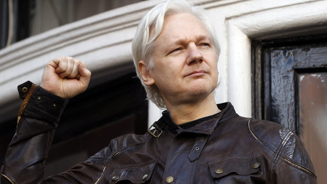 Assange pide 20 años de cárcel para el español que habría filtrado vídeos íntimos a EEUU