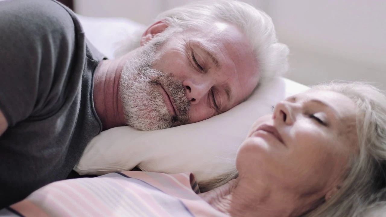 Un psiquiatra explica los riesgos de dormir menos de siete horas al día: 