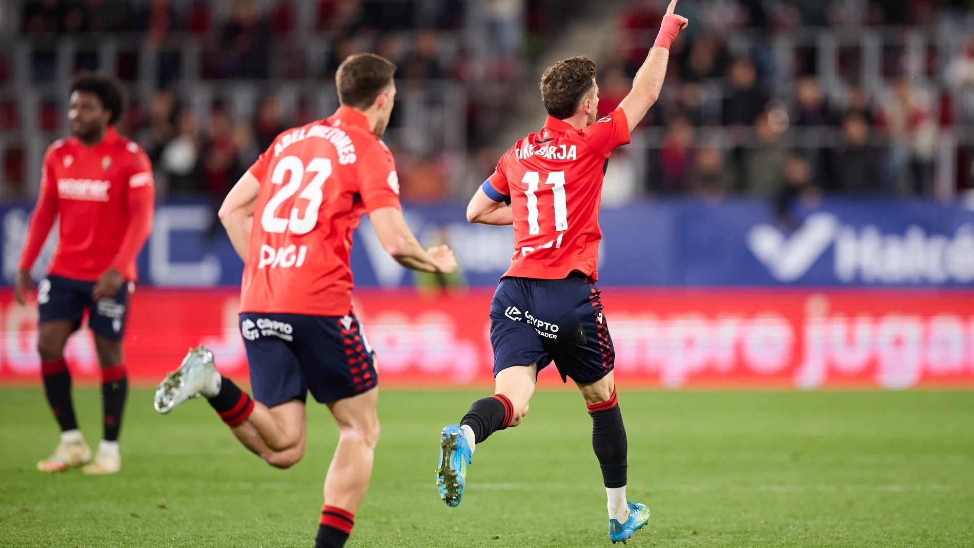 Firma con Osasuna hasta 2028 con una cláusula de 15 millones