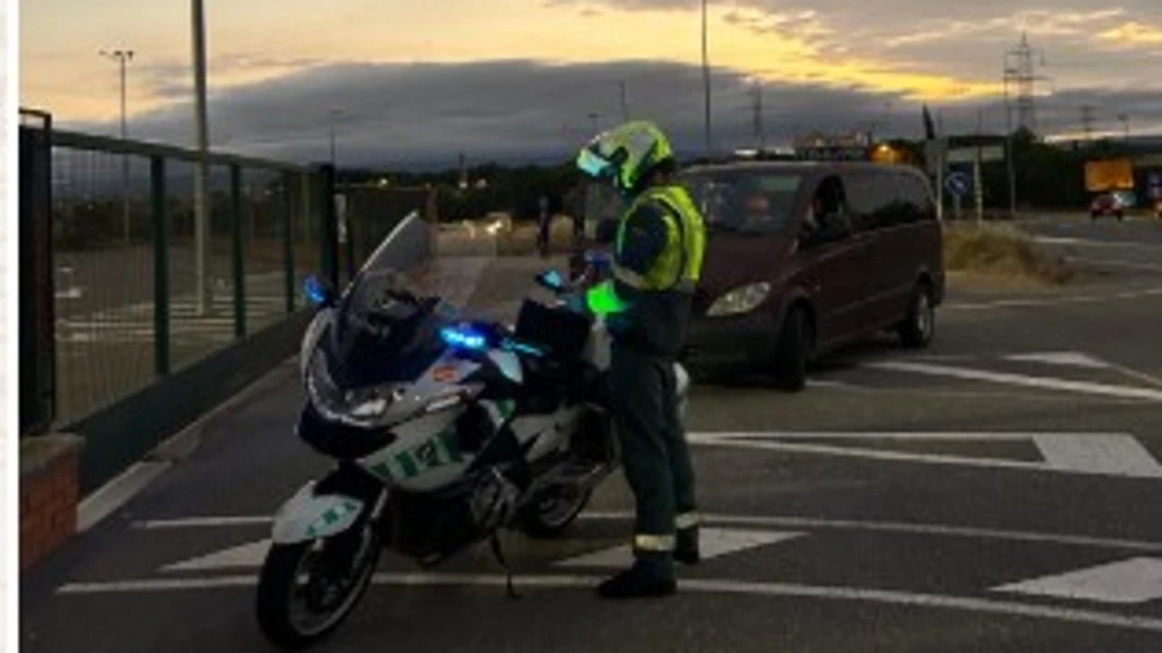 La Guardia Civil de Navarra intercepta a un conductor borracho que conducía por una carretera