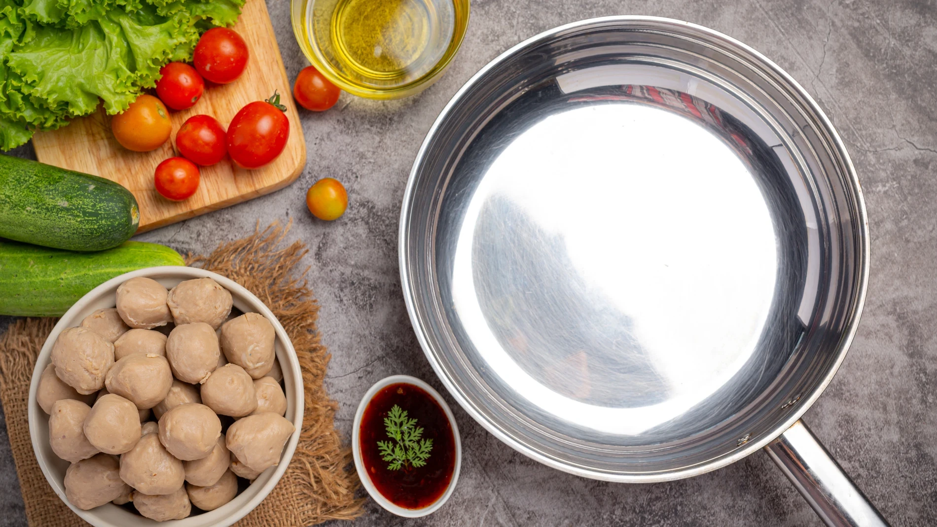 ¿Manchas negras o comida pegada? Consejos claves para recuperar tus utensilios de acero inoxidable