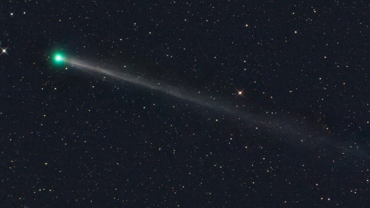 El cometa que solo se ve cada 20.000 años se acercará al cielo en octubre