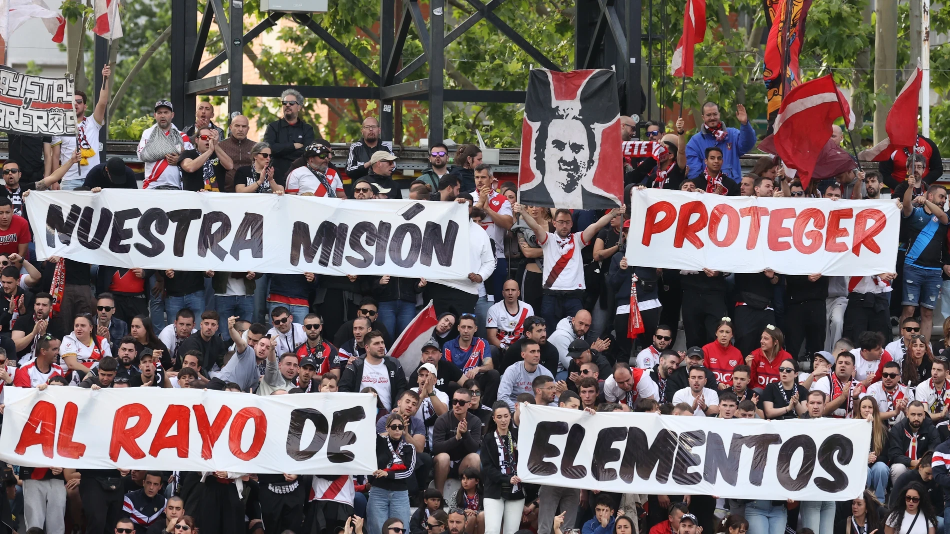 La incendiaria crítica de Alba Carrillo a los dirigentes del Rayo Vallecano por el estado de Vallecas: 