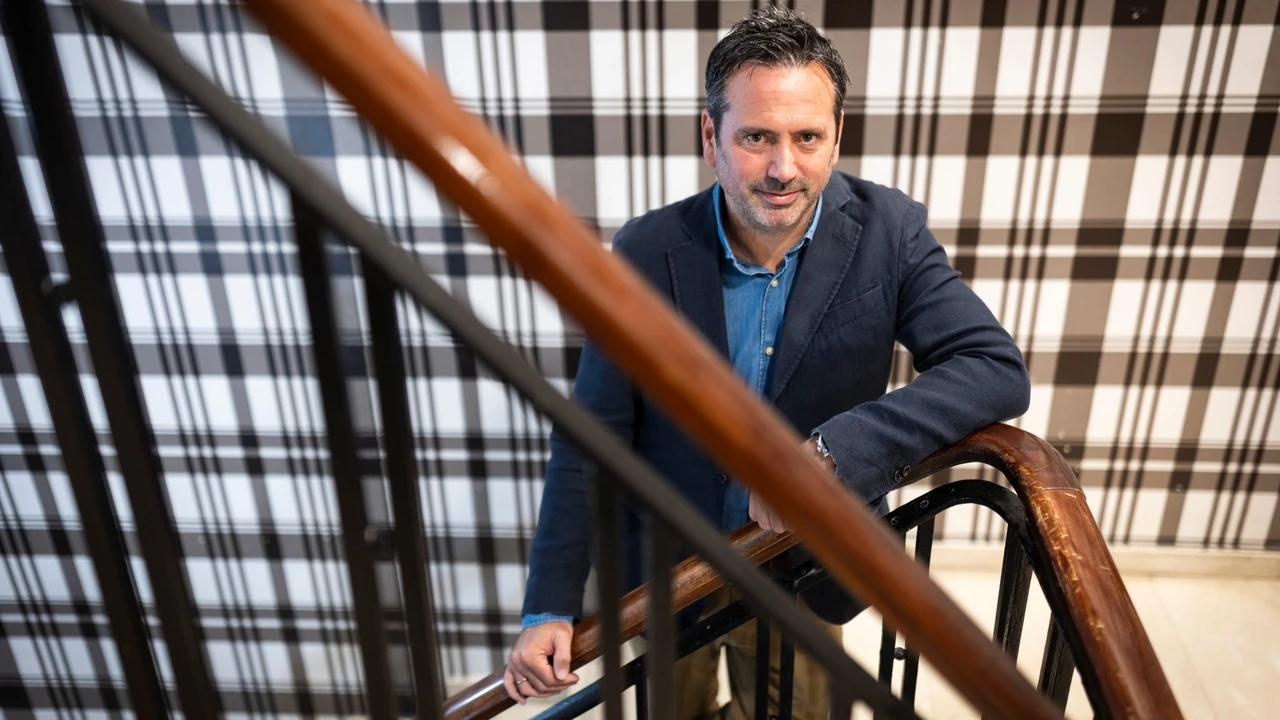 Álvaro Bilbao: «Tener padres afectuosos es un antídoto frente a los problemas de salud mental»