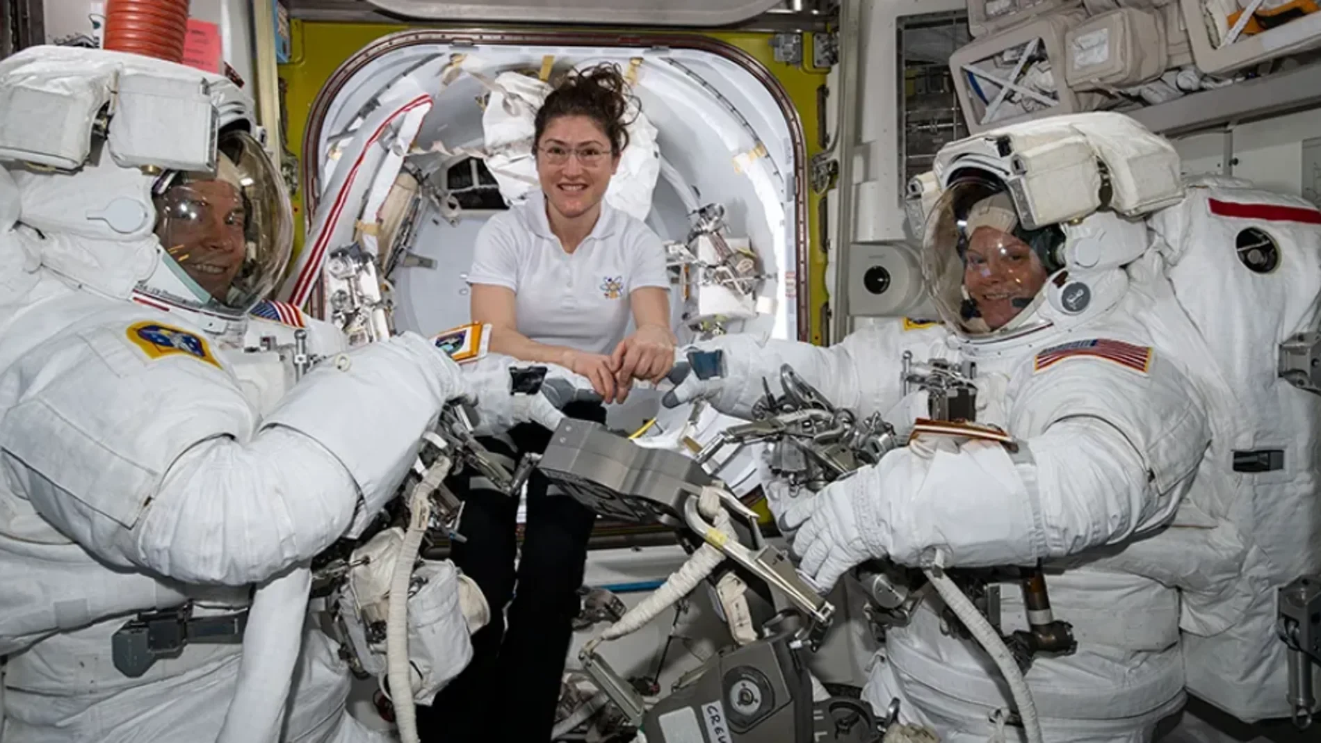 La NASA responde: ¿es más caro el traje espacial de las astronautas que el de los hombres?