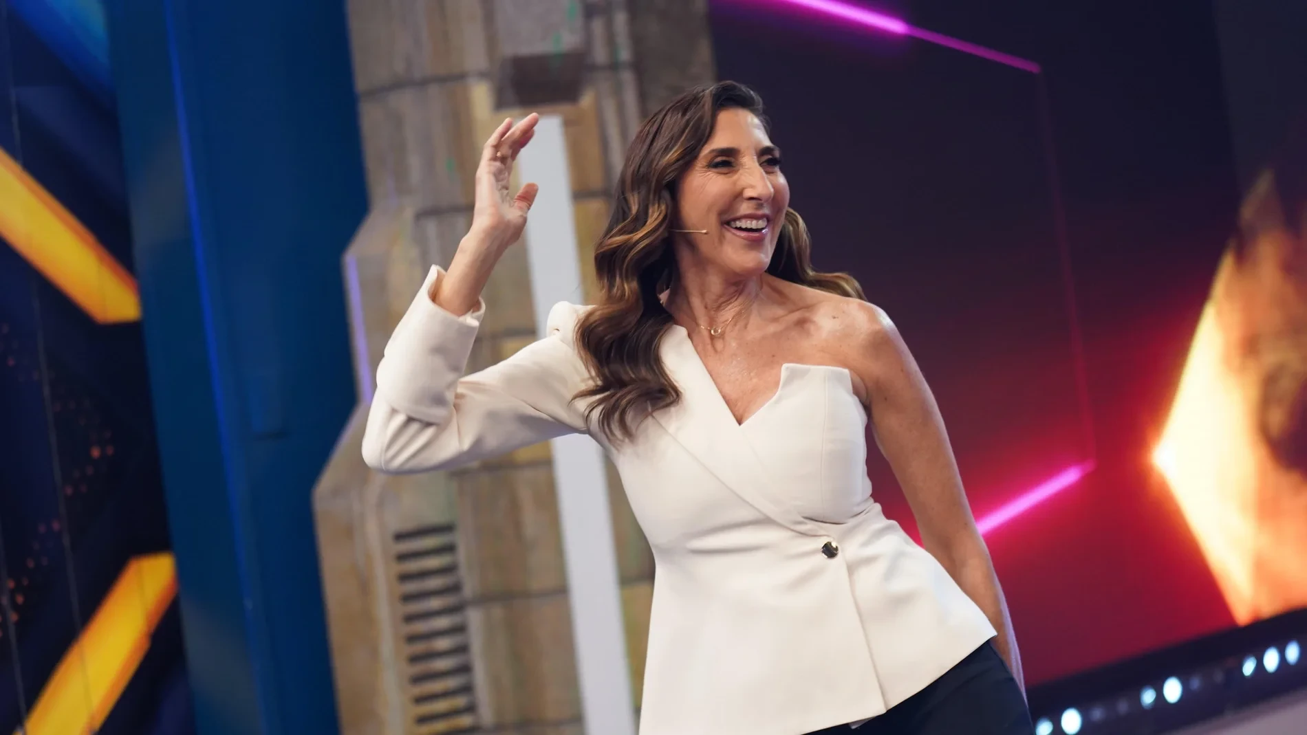 Paz Padilla en 'El Hormiguero': el top asimétrico made in Spain que convierte un look sencillo en pura sofisticación
