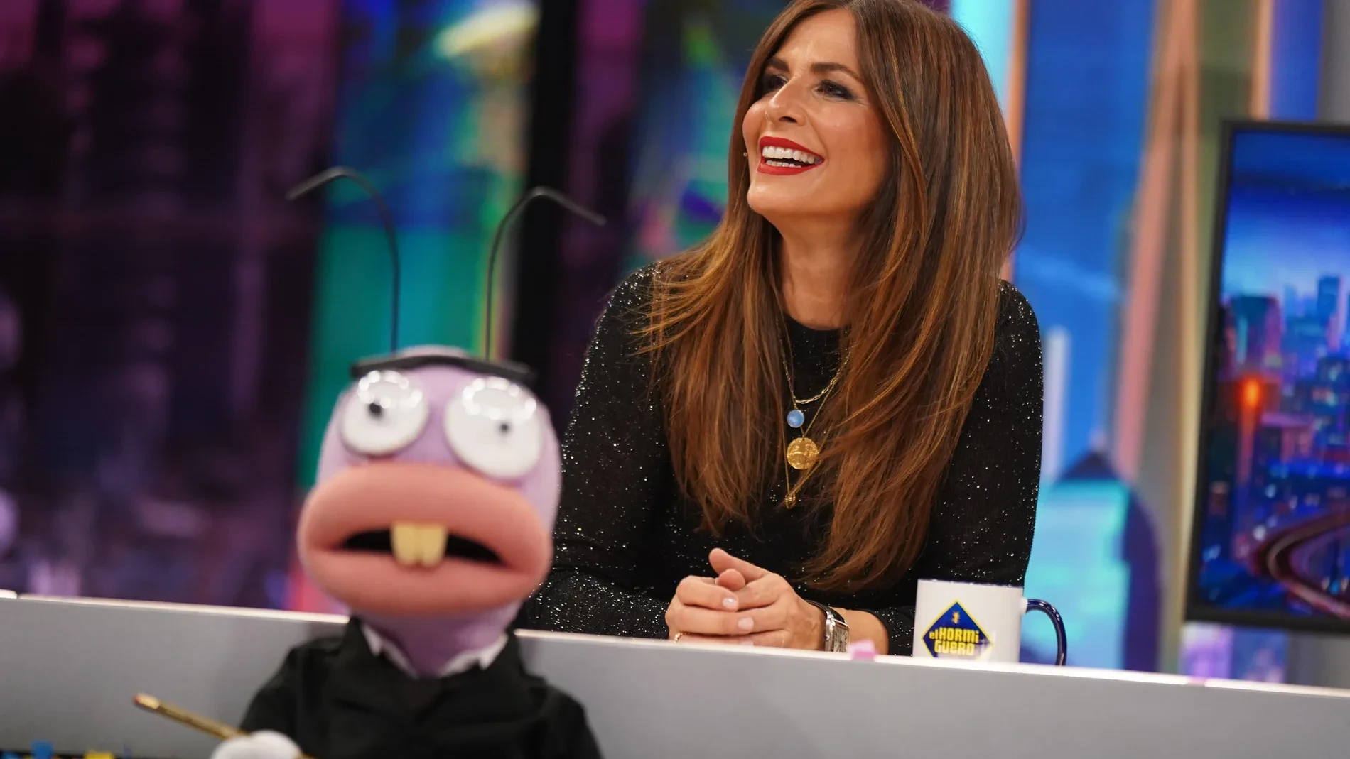 Nuria Roca confirma cuál es la camisa blanca más elegante y favorecedora de la temporada: con pantalón negro y efecto tipazo inmediato