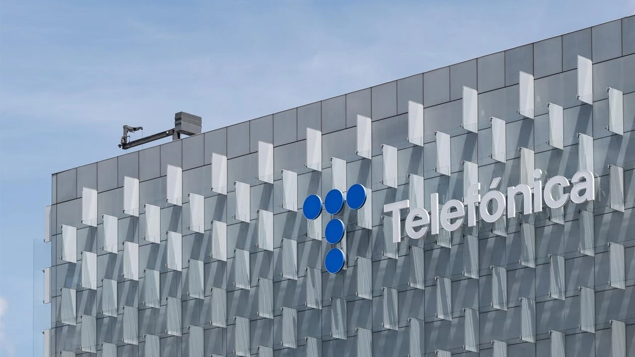 Telefónica Tech conecta más del 70% de las balizas V-16 certificadas por la DGT que serán obligatorias en tres meses