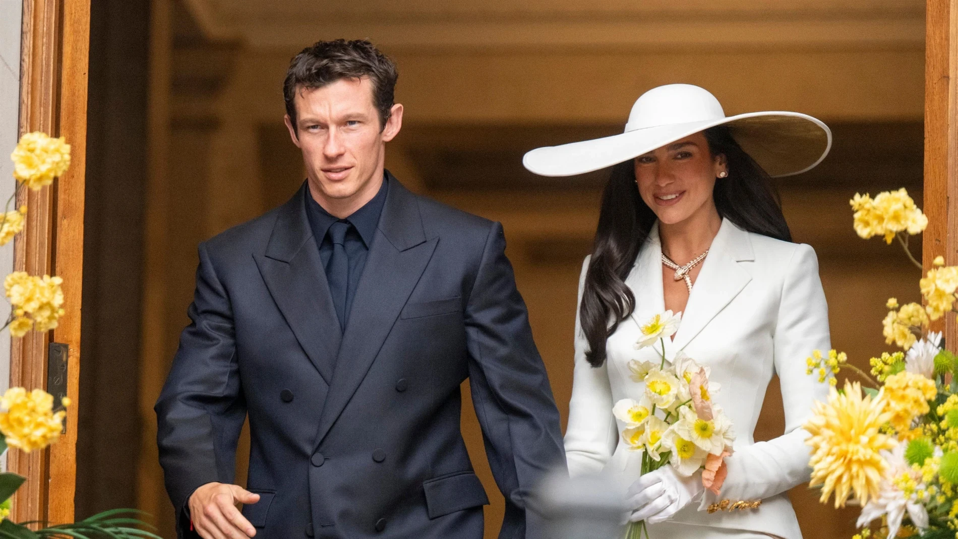 Dua Lipa comparte fotografías inéditas de su boda secreta con Callum Turner