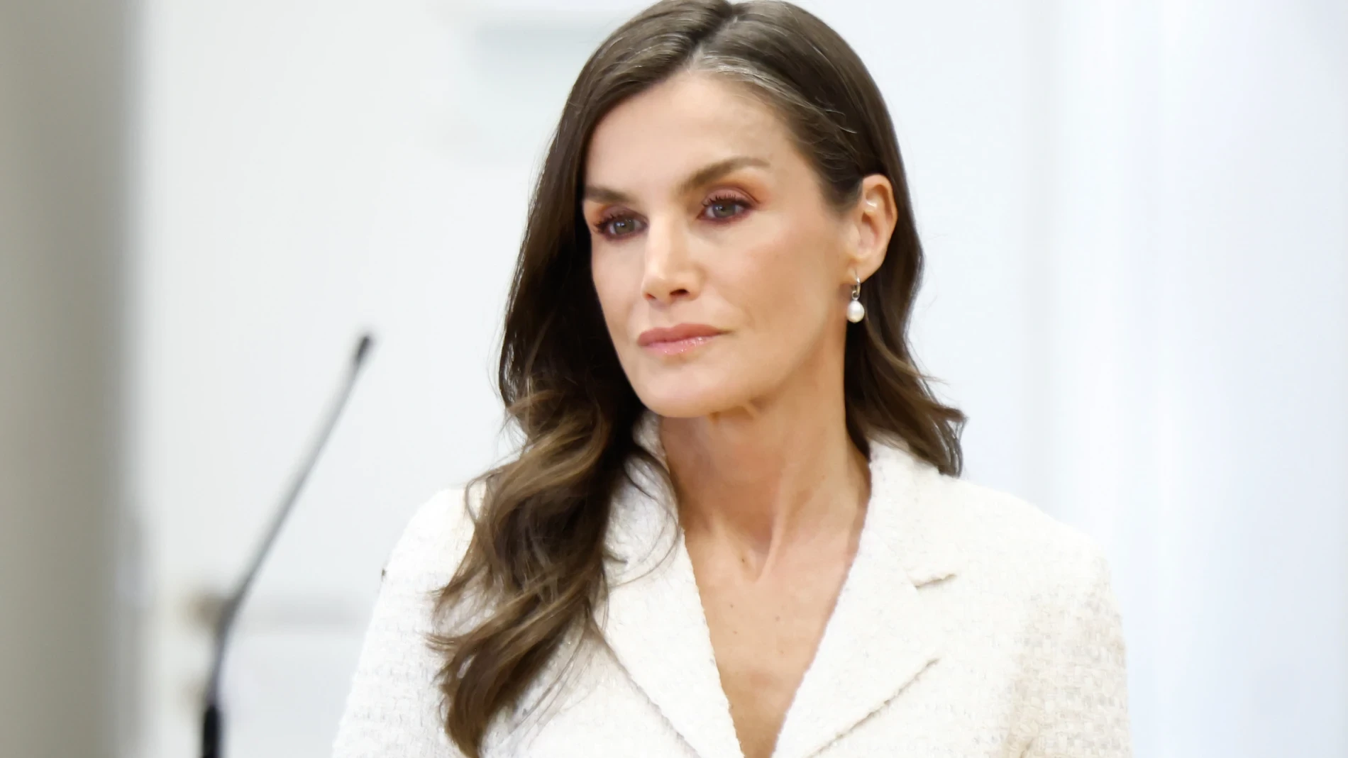La Reina Letizia lanza un firme alegato contra el tabaco: 
