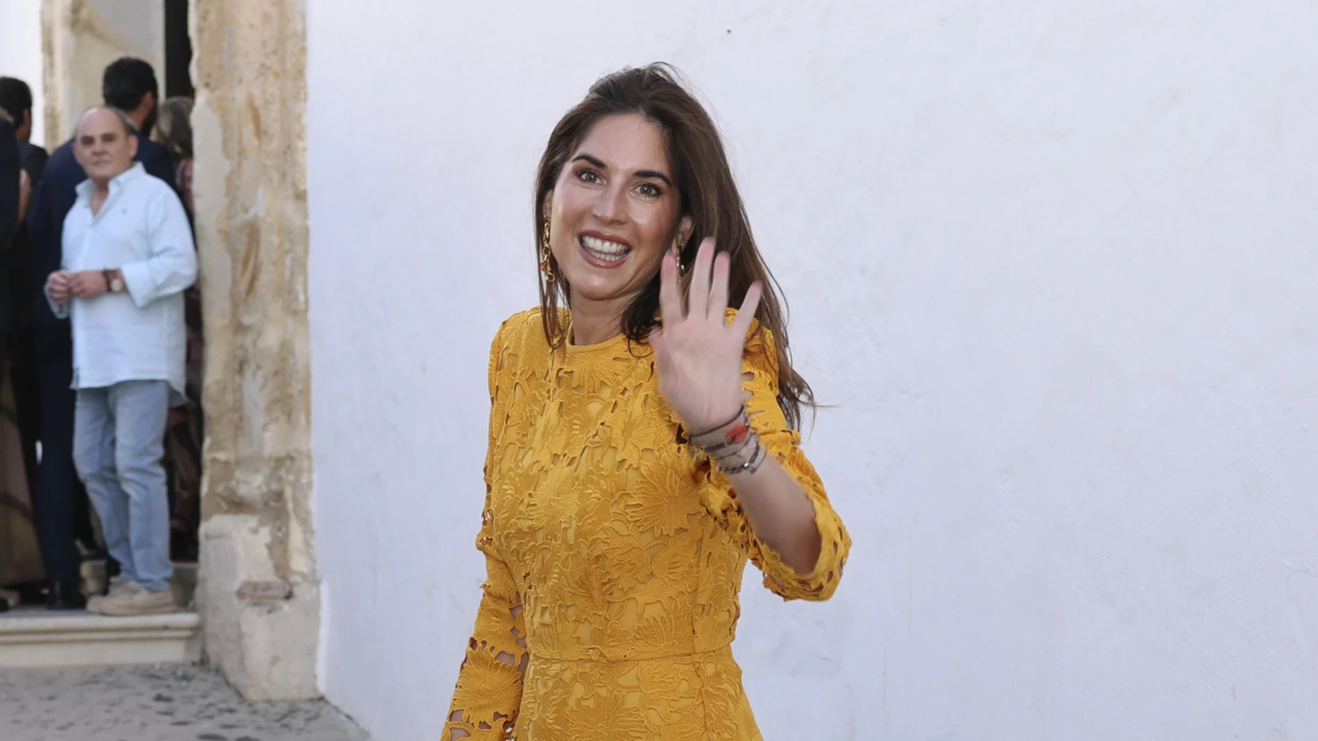 Lourdes Montes cierra la Feria de Abril con los pantalones de rayas que más se están llevando esta temporada