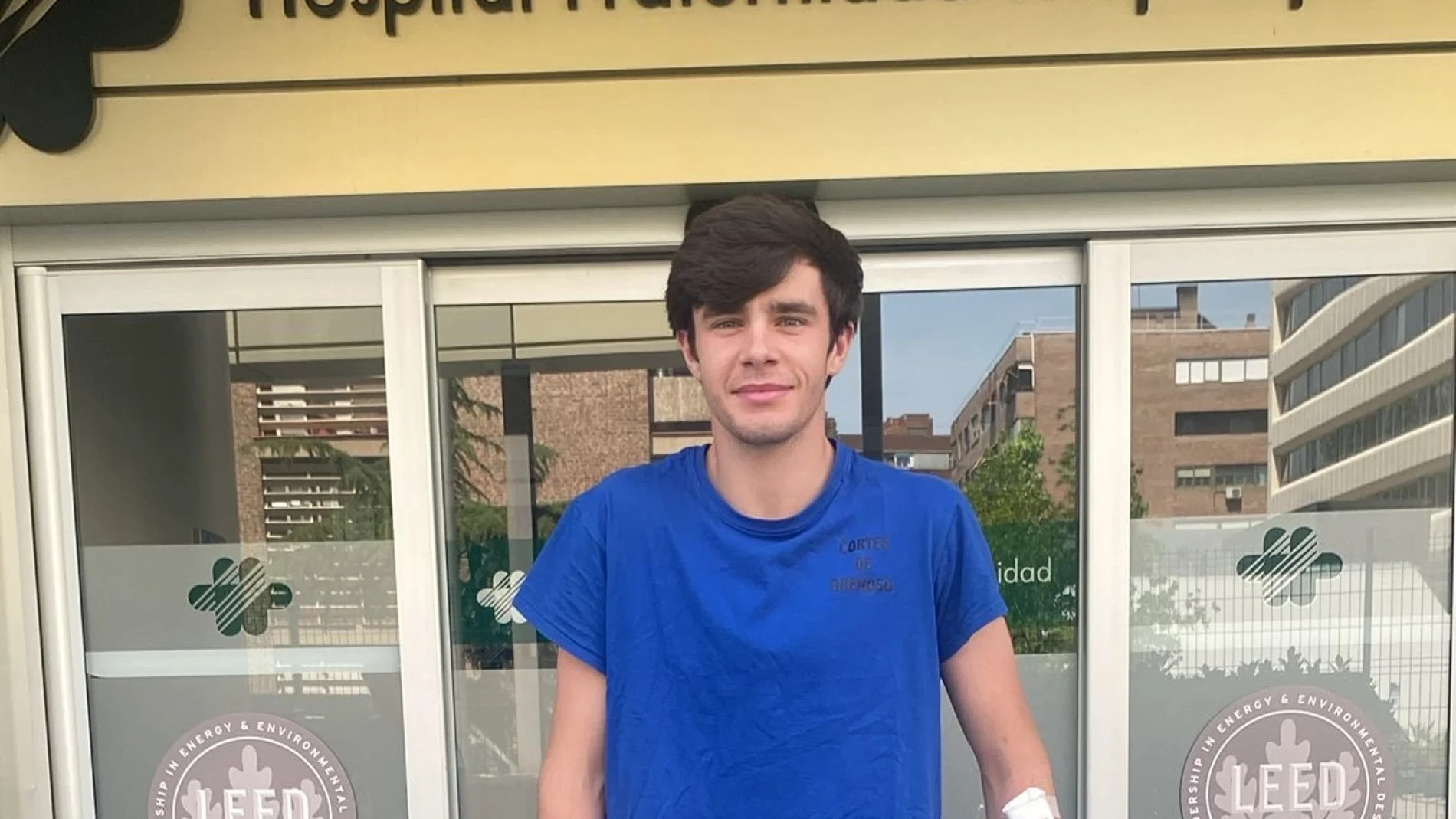 Mario Vilau recibe el alta hospitalaria tras la grave cornada que le afectó la femoral