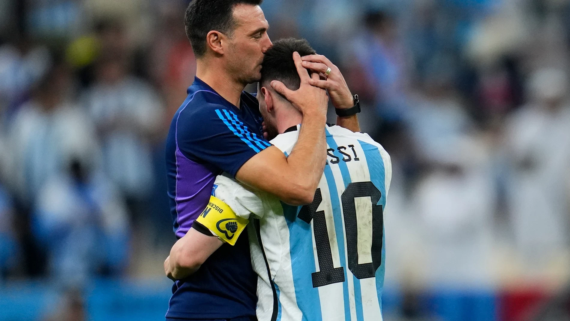 La comparación que se está haciendo viral entre la convocatoria de Argentina y de España para el Mundial
