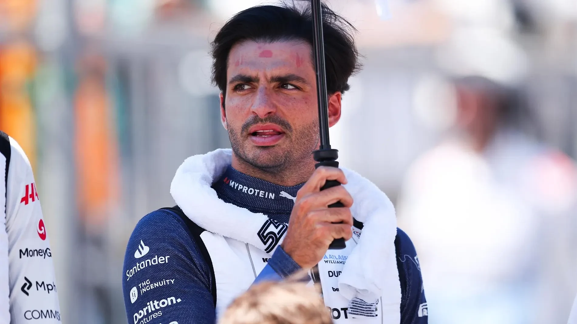Carlos Sainz siembra la duda sobre su futuro: “Si hay oportunidades de ganar mundiales y carreras…”