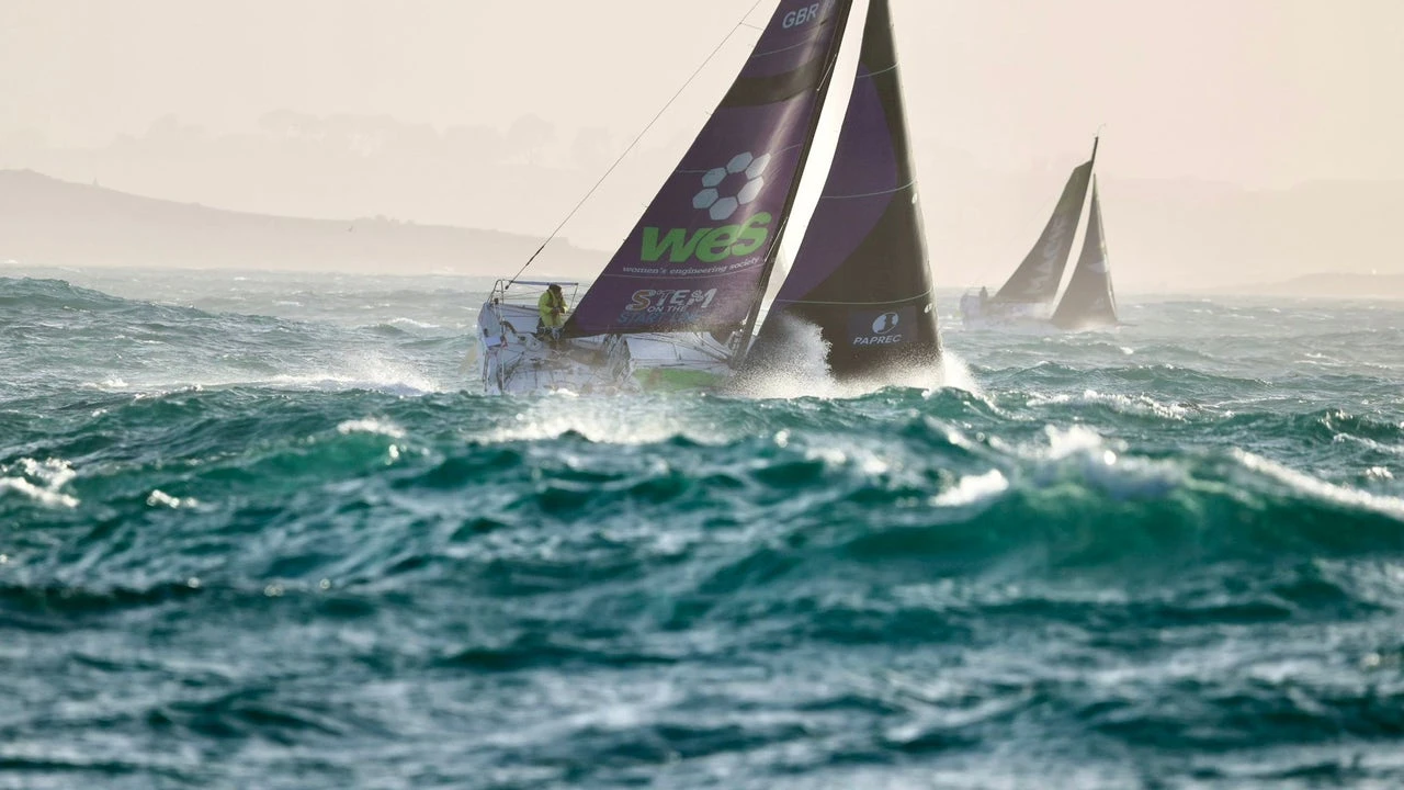 La flota de La Solitaire du Figaro Paprec se adentra en el Atlántico en condiciones exigentes rumbo a Vigo