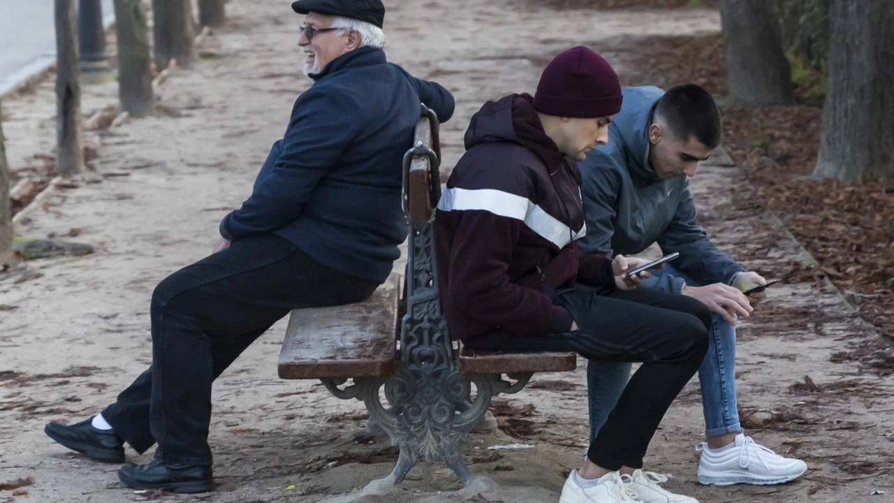 3 de cada 4 jubilados logran ahorrar, mientras que casi la mitad de los jóvenes depende aún de sus padres
