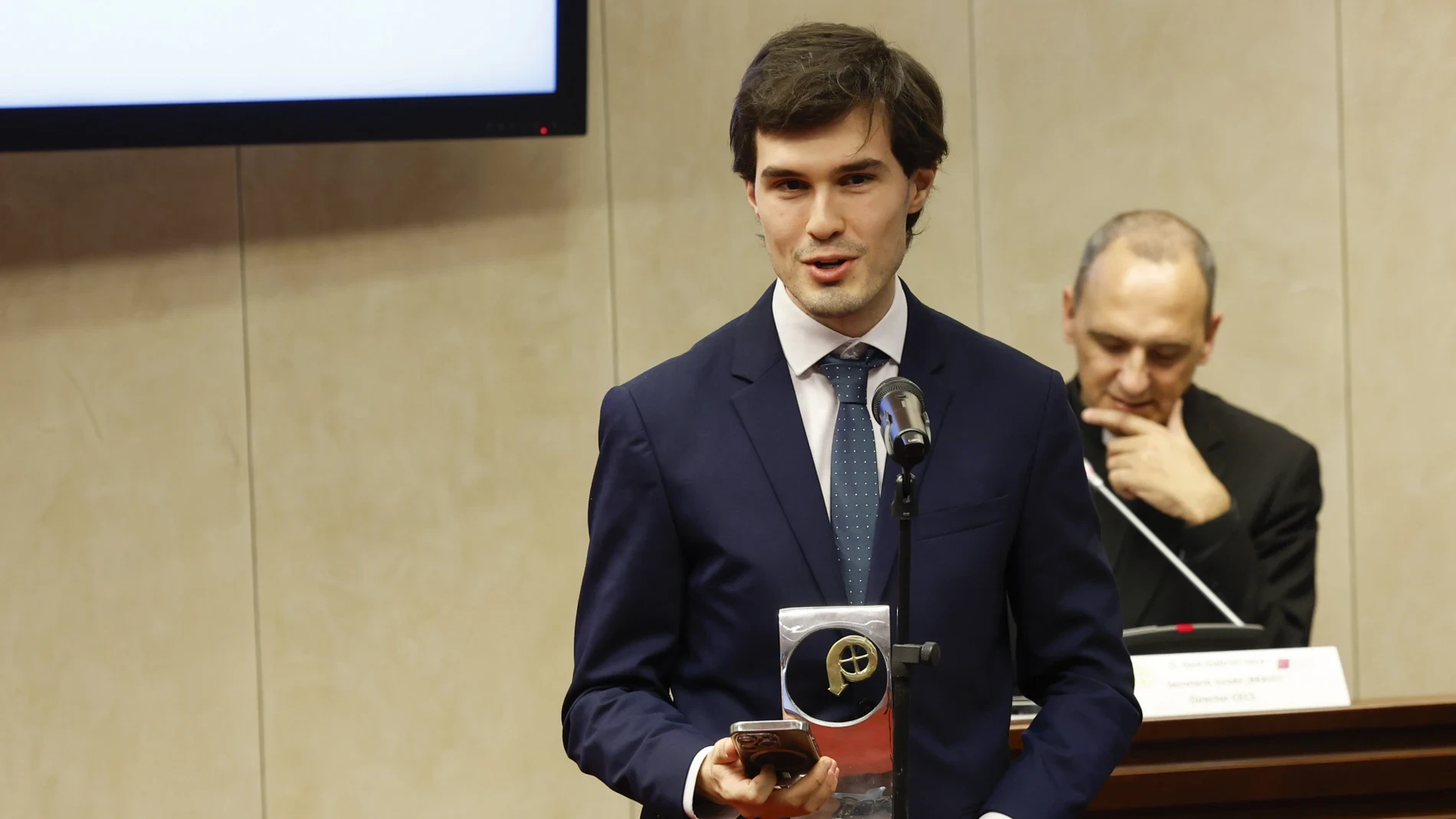 La emoción del hijo de Fernando Ónega tras recibir un premio póstumo en su honor: 