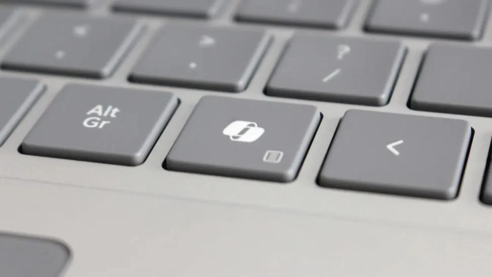 Microsoft admite que la tecla dedicada a Copilot en Windows 11 es un estorbo y permitirá reasignarla