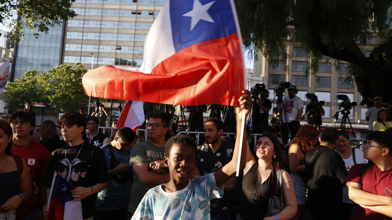 Las elecciones en Chile se irán a una segunda vuelta entre la ultraizquierdista Jara y ultraderechista Kast