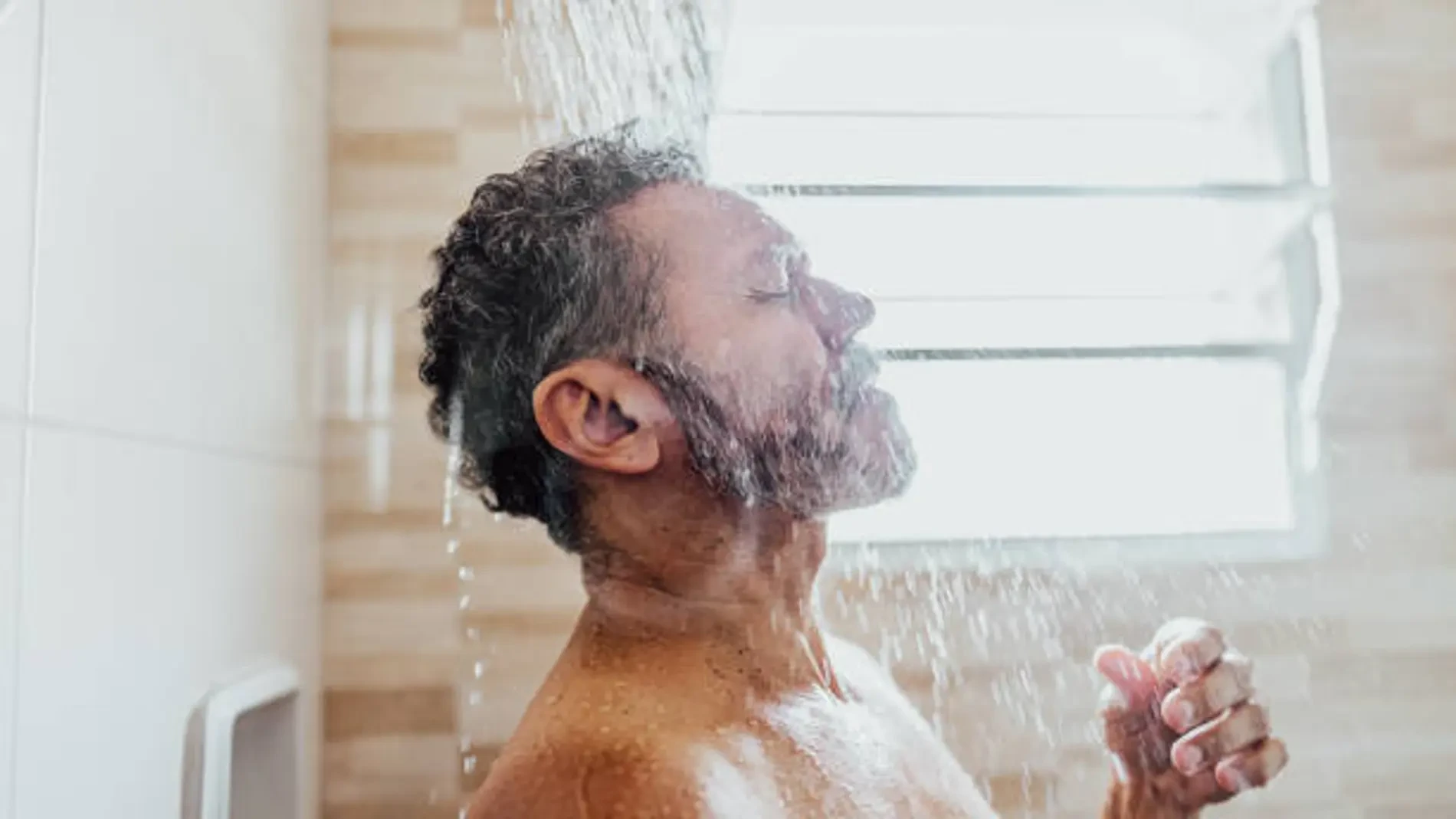 La ciencia responde: esta es la mejor forma de colocarte en la ducha