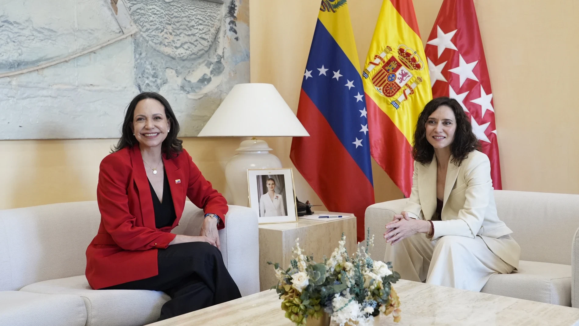Ayuso y María Corina Machado en Madrid: dos trajes, dos estilos y una lección de elegancia en clave política
