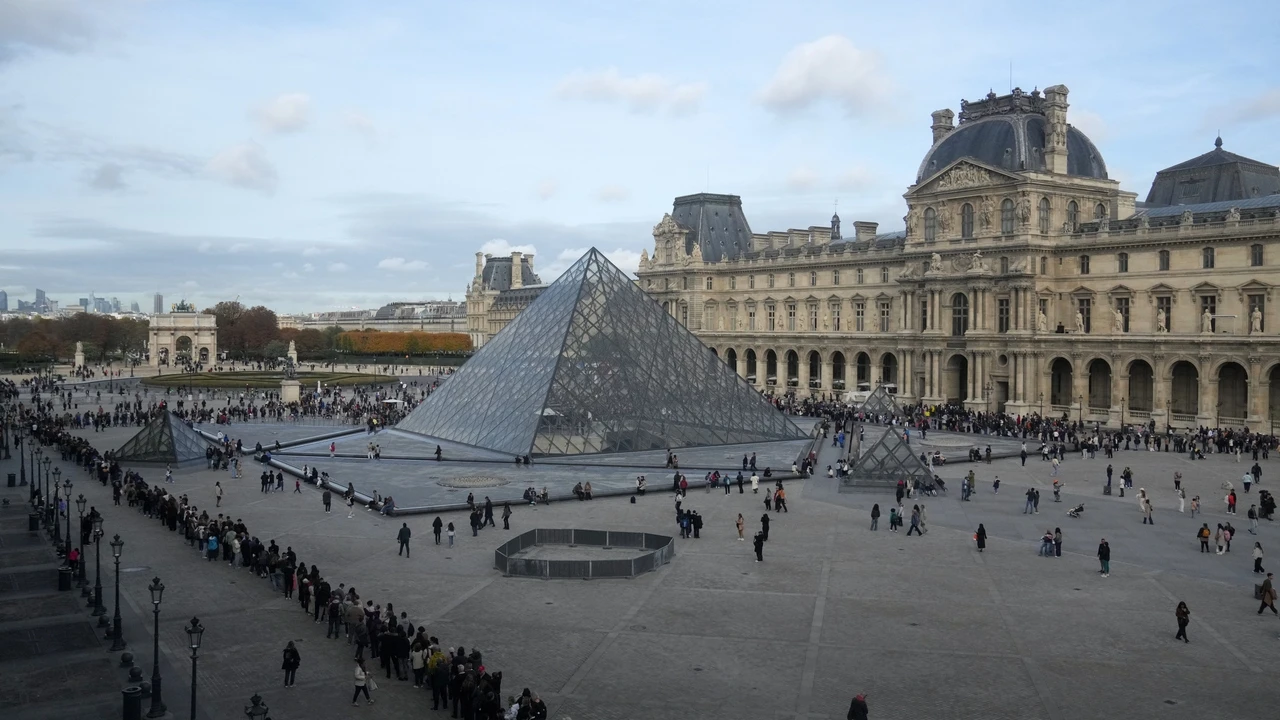 Fiscalía confirma los arrestos del robo del Louvre, pero lamenta su difusión 