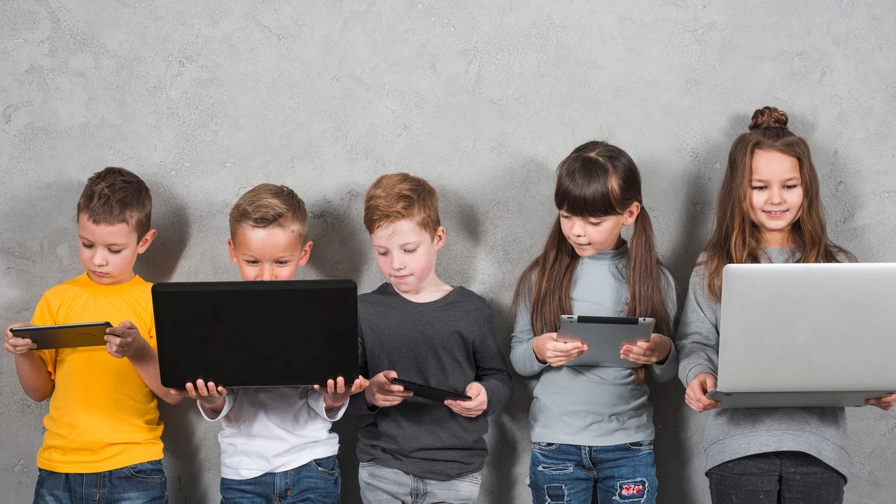 Los dirigentes de la UE debaten imponer una edad mínima para acceder a redes sociales